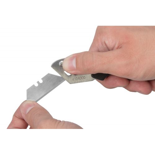 Navaja para ocio con cuchilla trapezoidal plegable