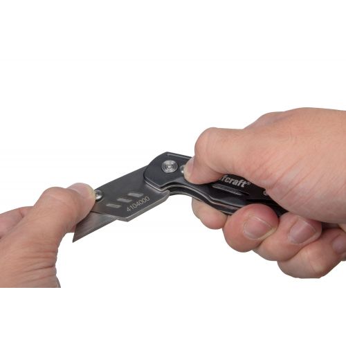 Navaja para ocio con cuchilla trapezoidal plegable
