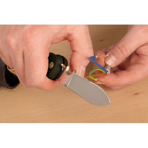 Cuchillo para cables con mango de plástico