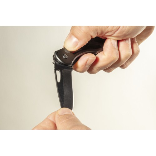 Navaja para ocio con cuchilla lisa plegable