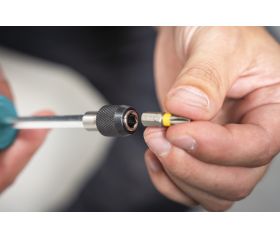 Atornillador manual con portapuntas, largo