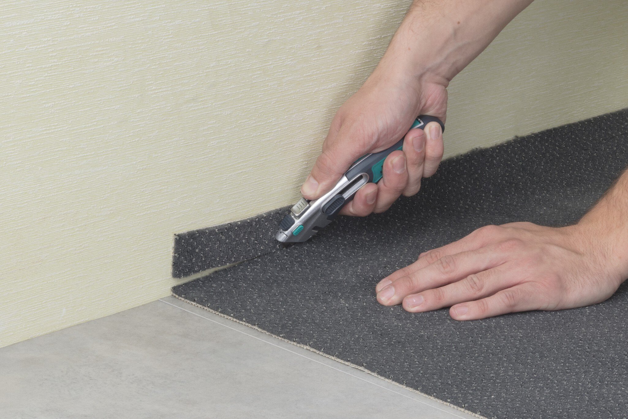 1 cúter con cuchilla trapezoidal de seguridad doble