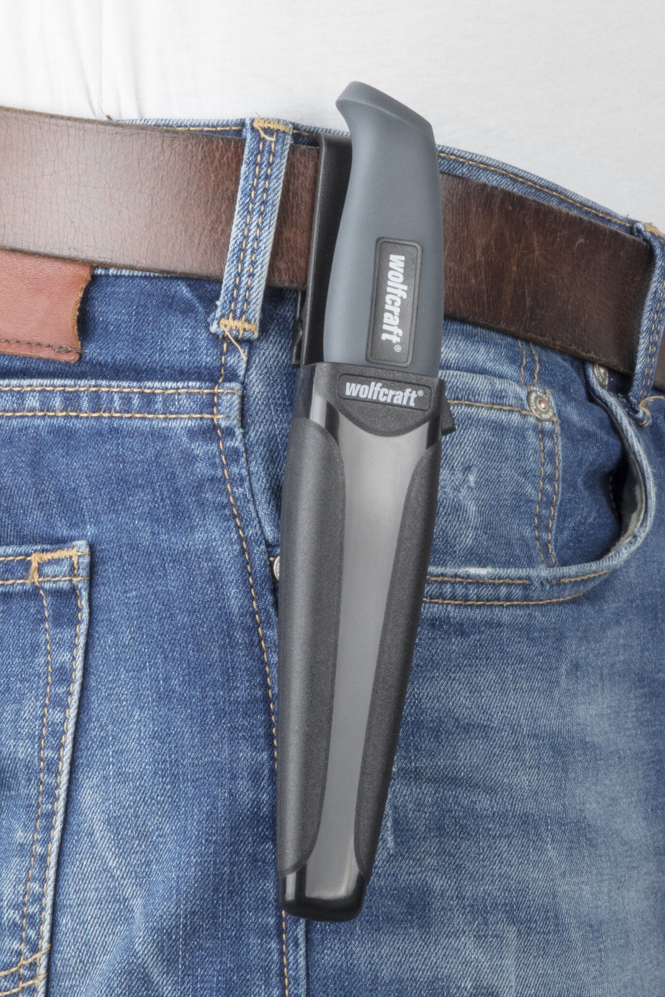 1 cuchillo de exterior con filo recto y estuche