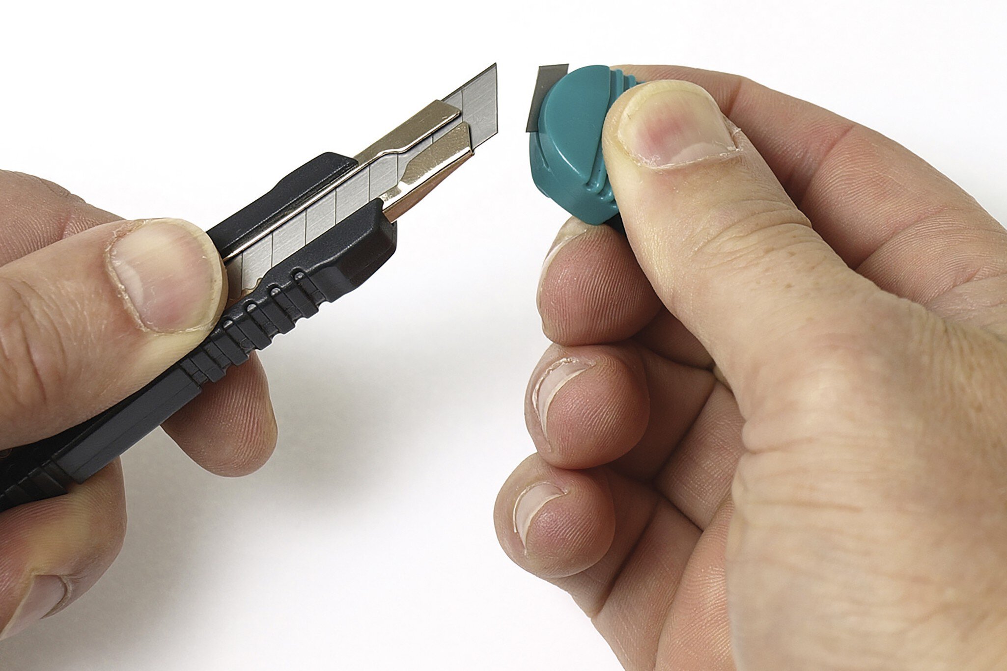 1 cúter de cuchillas separables estándar de 9 mm