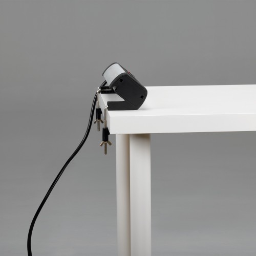 BASE MÚLTIPLE CON FIJACIÓN PARA MESA 4 TOMAS 16A 250V + 3 USB CON CABLE 1,5M 3G1,5 EN ALUMINIO SIMON
