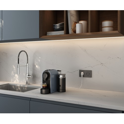 Base de enchufe schuko clean modular 16A 250 V~ con sistema de embornamiento a tornillo negro mate Simon 270