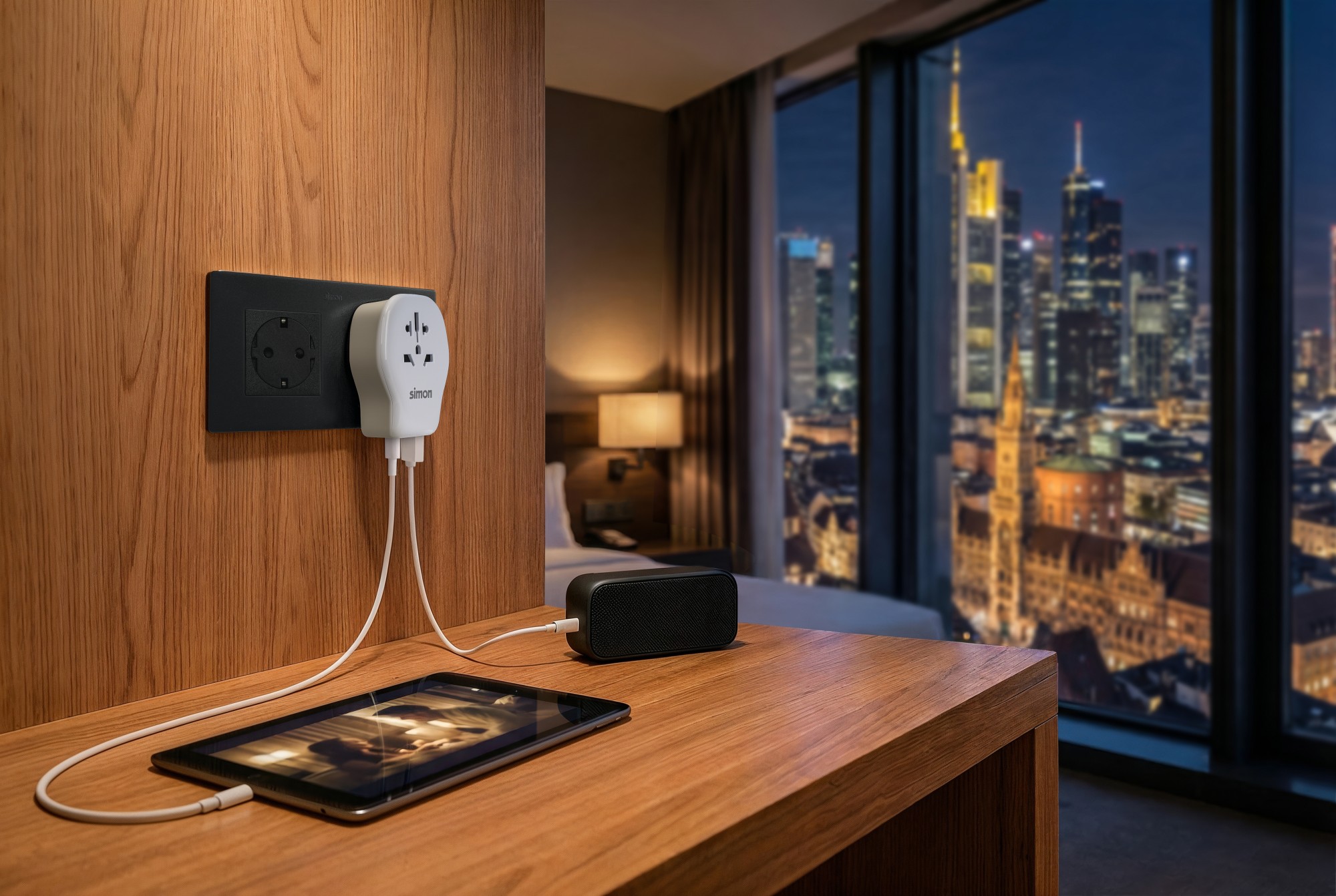 ADAPTADOR DE VIAJE UNIVERSAL PARA EUROPA USB A + 2 USB C 20W SIMON