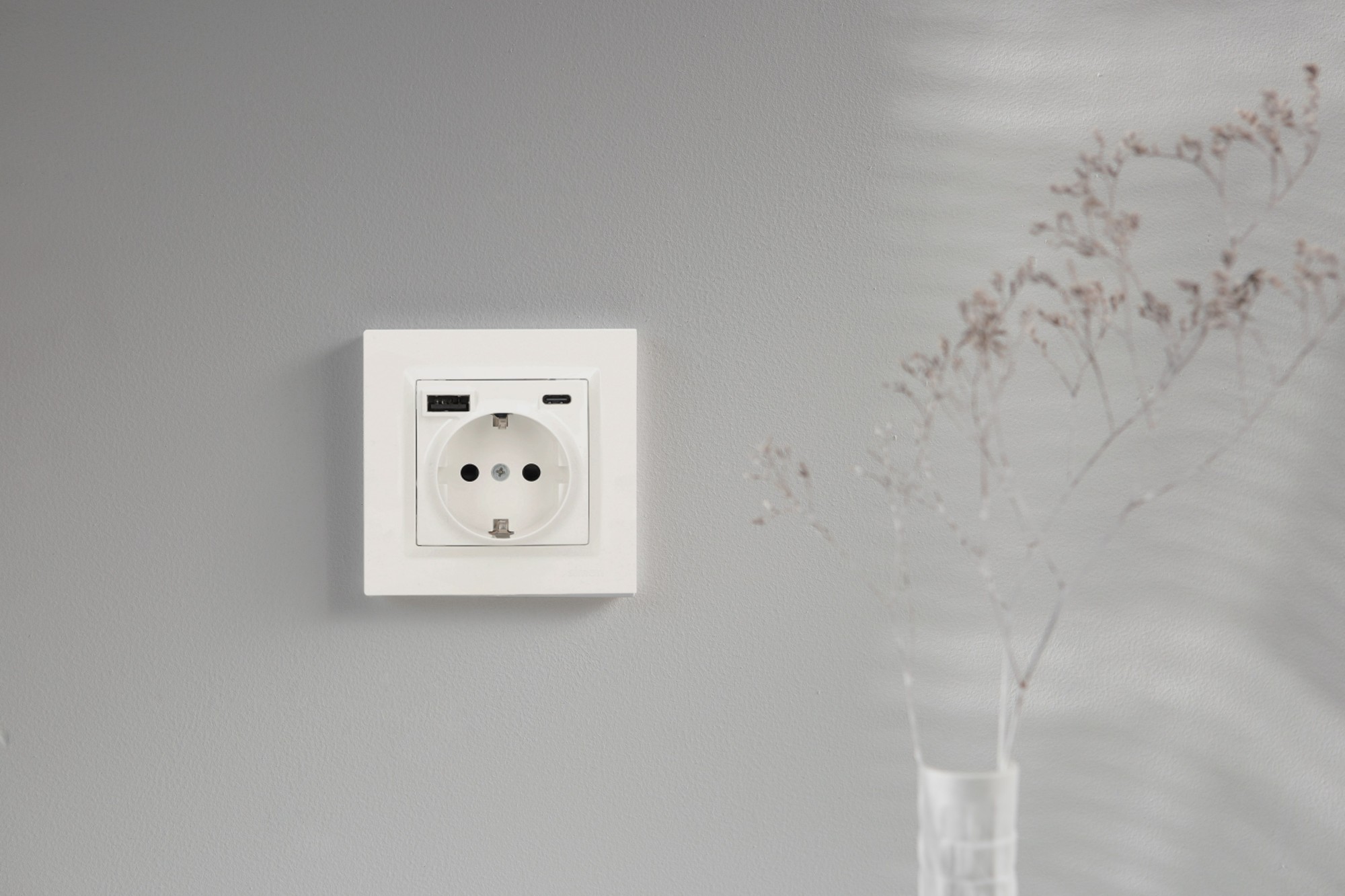 ENCHUFE SCHUKO CON USB A+C BLANCO SIMON 10