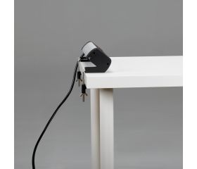BASE MÚLTIPLE CON FIJACIÓN PARA MESA 4 TOMAS 16A 250V + 3 USB CON CABLE 1,5M 3G1,5 EN ALUMINIO SIMON