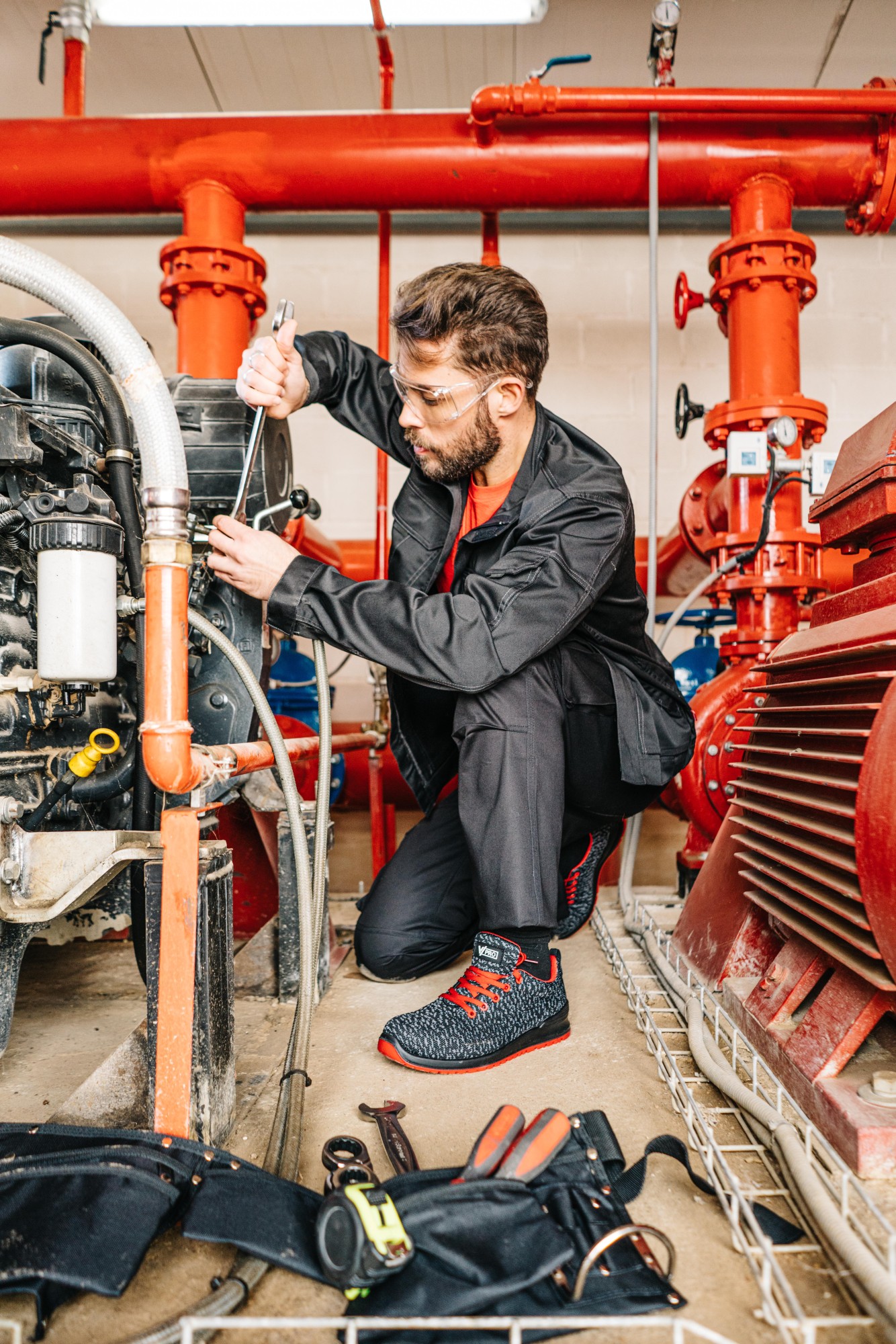 707001.ZAPATO S1P SRC LIBRE DE METAL NEGRO/ROJO 36