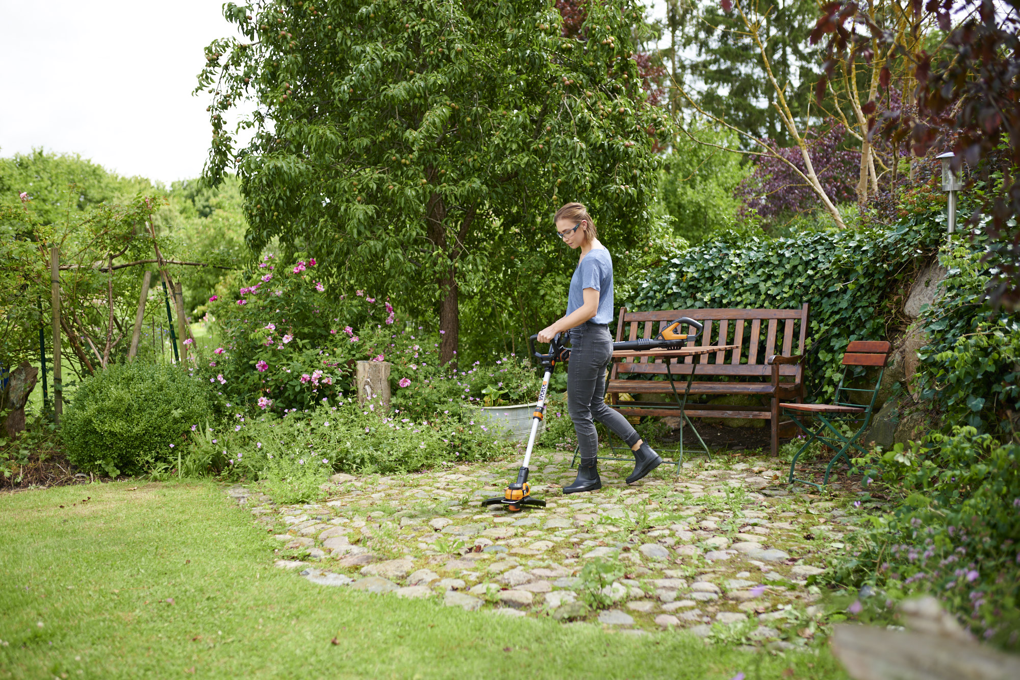 2 en 1: Cortabordes y Perfiladora 30 cm 20V (S/bat)