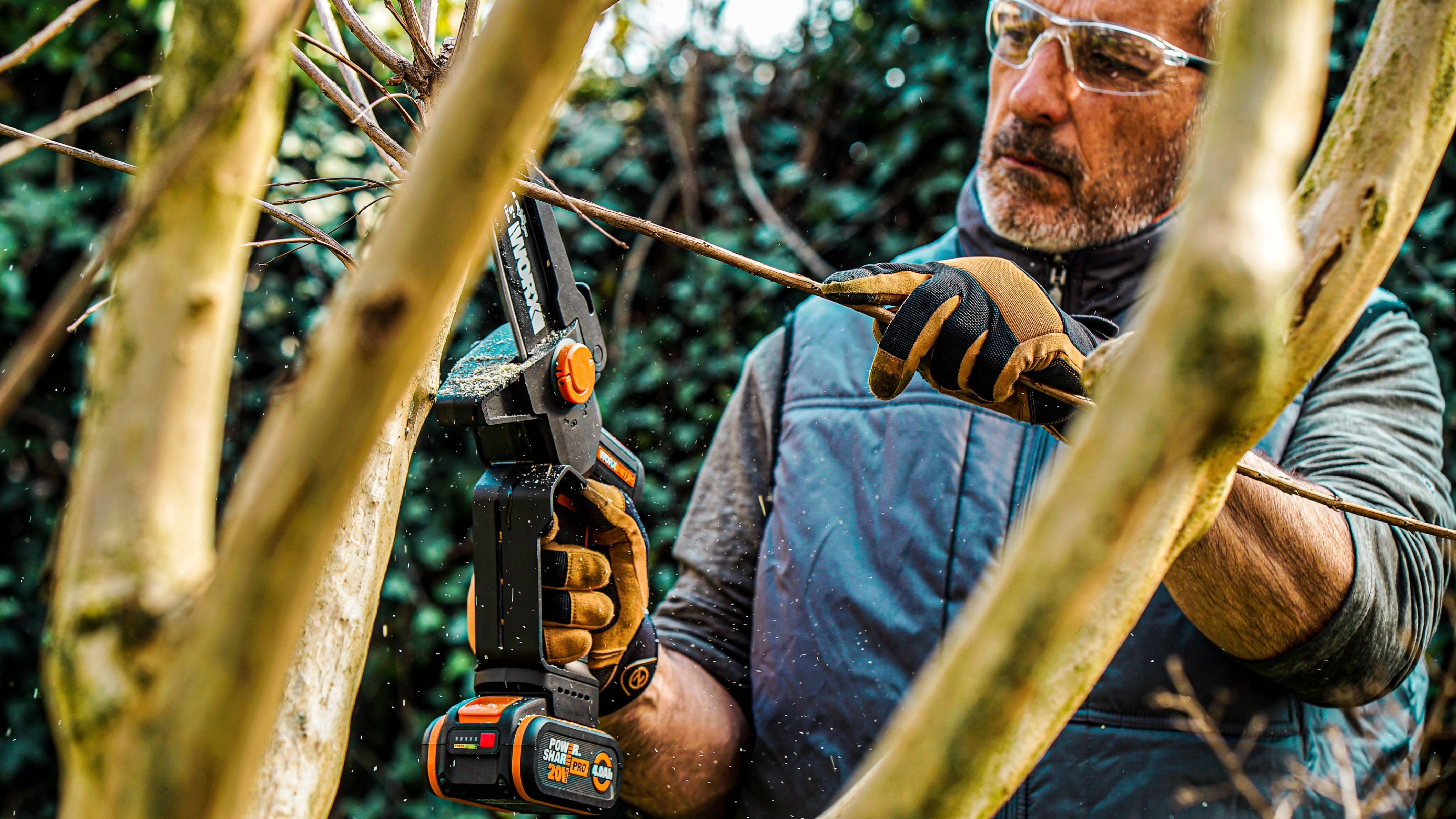 Mini motosierra podadora 12cm BL NITRO 20V (1bat 2,0Ah)