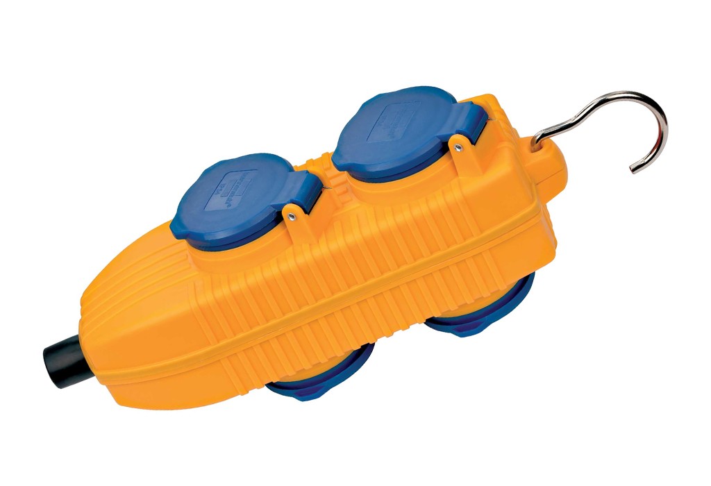 ENCHUFE BASE CUADRUPLE PLAS IP54