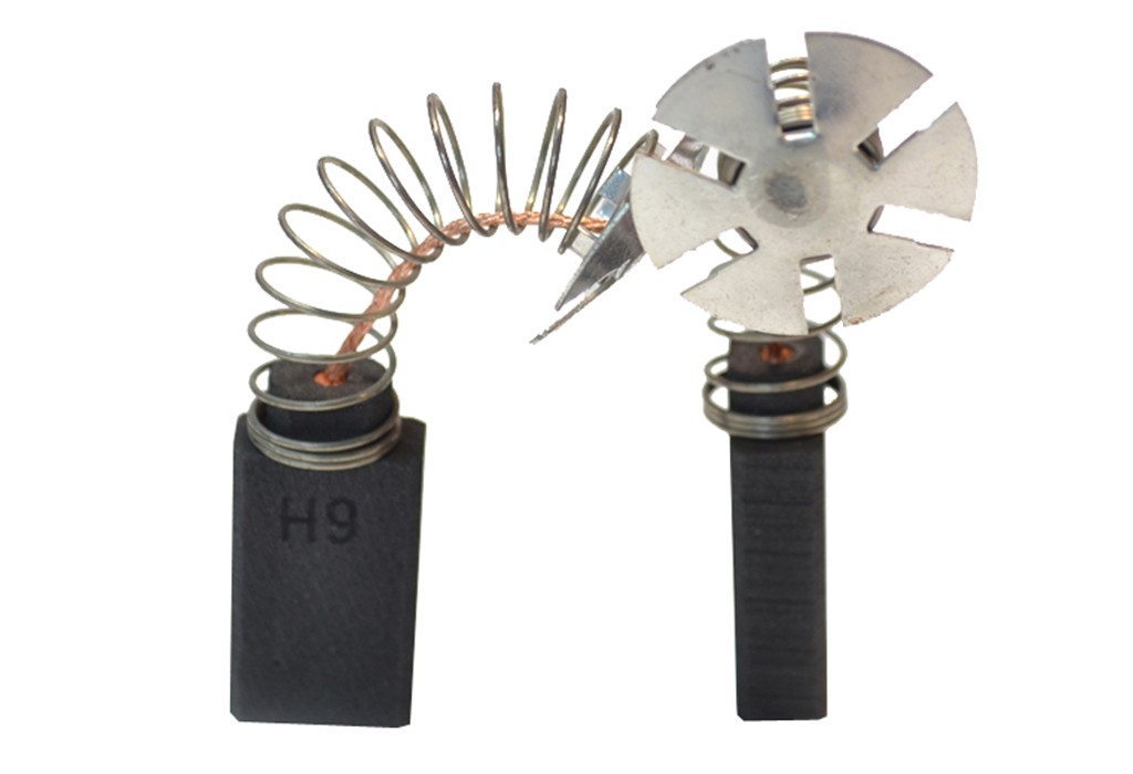 JGOS.ESCOBILLAS PVC AEG