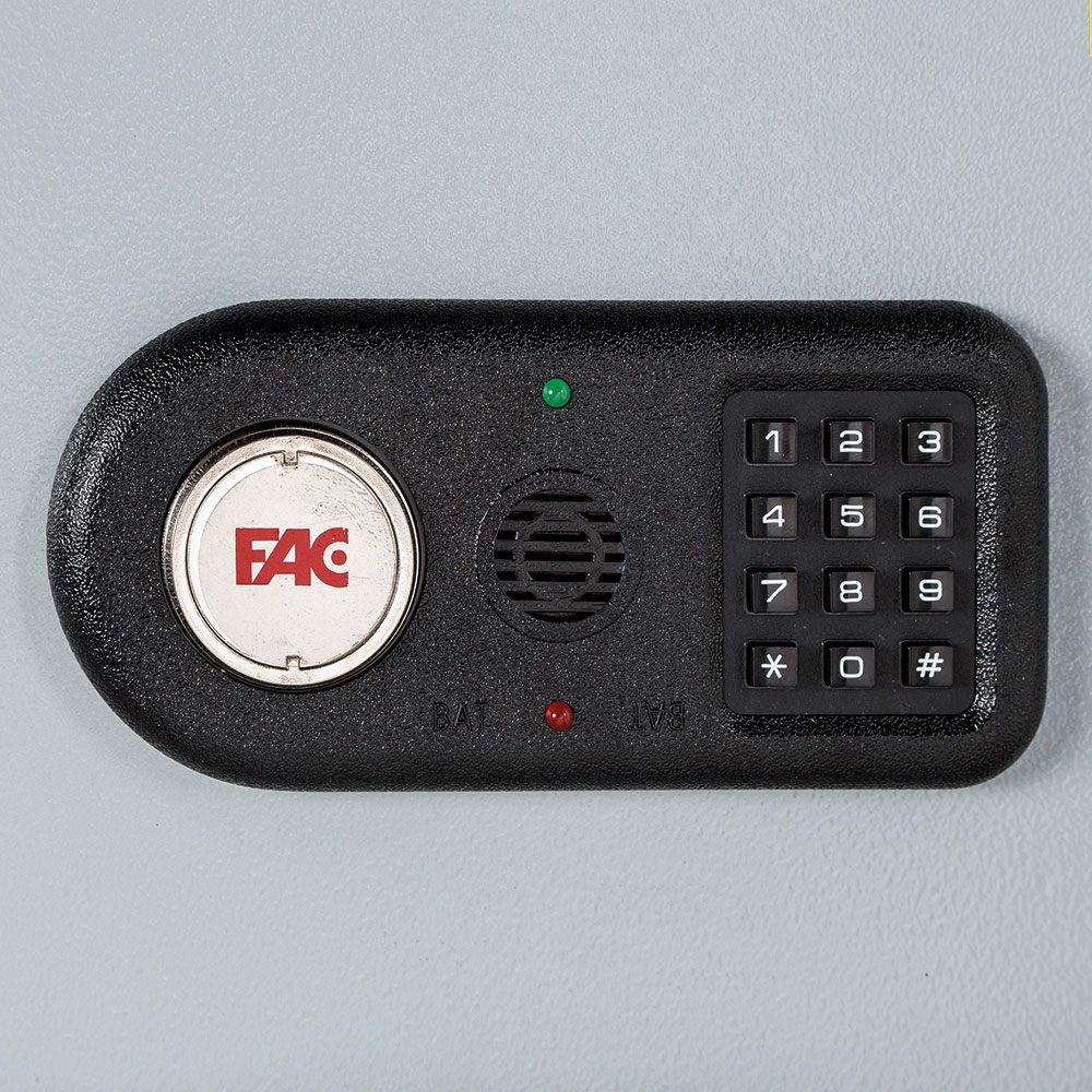 CAJA INT. ELEC. 102-IES EVOLUCION P/G