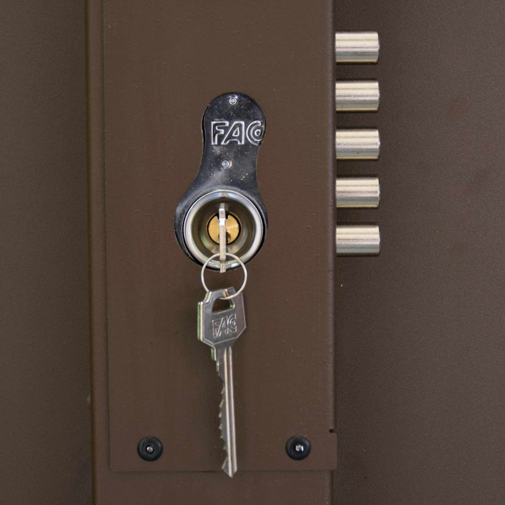 PUERTA ANTI-OKUPA FAC 0,9 x 2,07