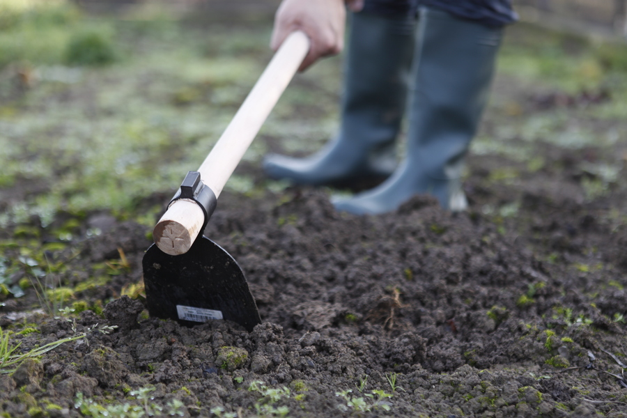 Azada 800grs con mango 8508-800M