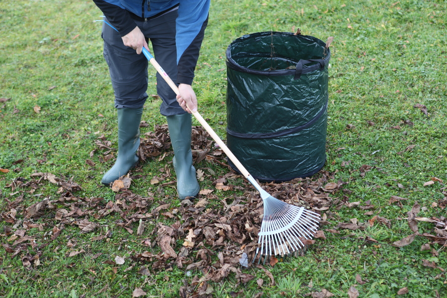 Escoba regulable  de 22 púas con sujección cónica sin mango BI8036