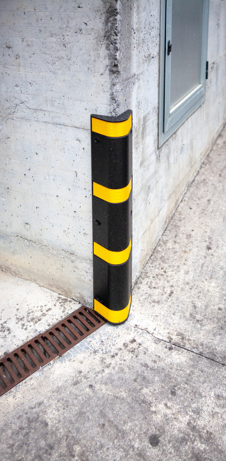 Paragolpes protector cantonera de poliespán BI2129 compacto y encolado reflectante para coche de 740mm. Para columnas, paredes o esquinas de parking o garaje.