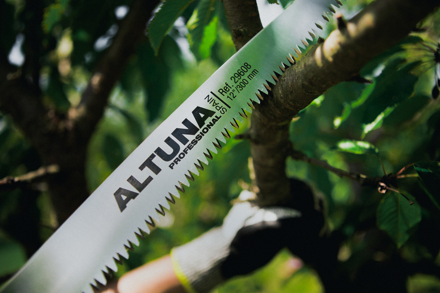 Serrucho de poda recto 270mm dentado japonés. Mango de aluminio engomado 29617